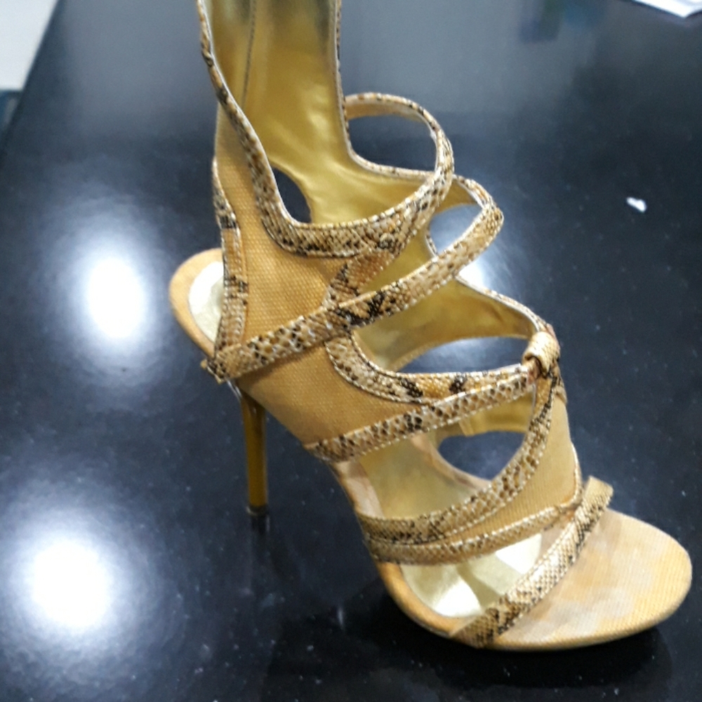 Heels - Picture 2 of 3